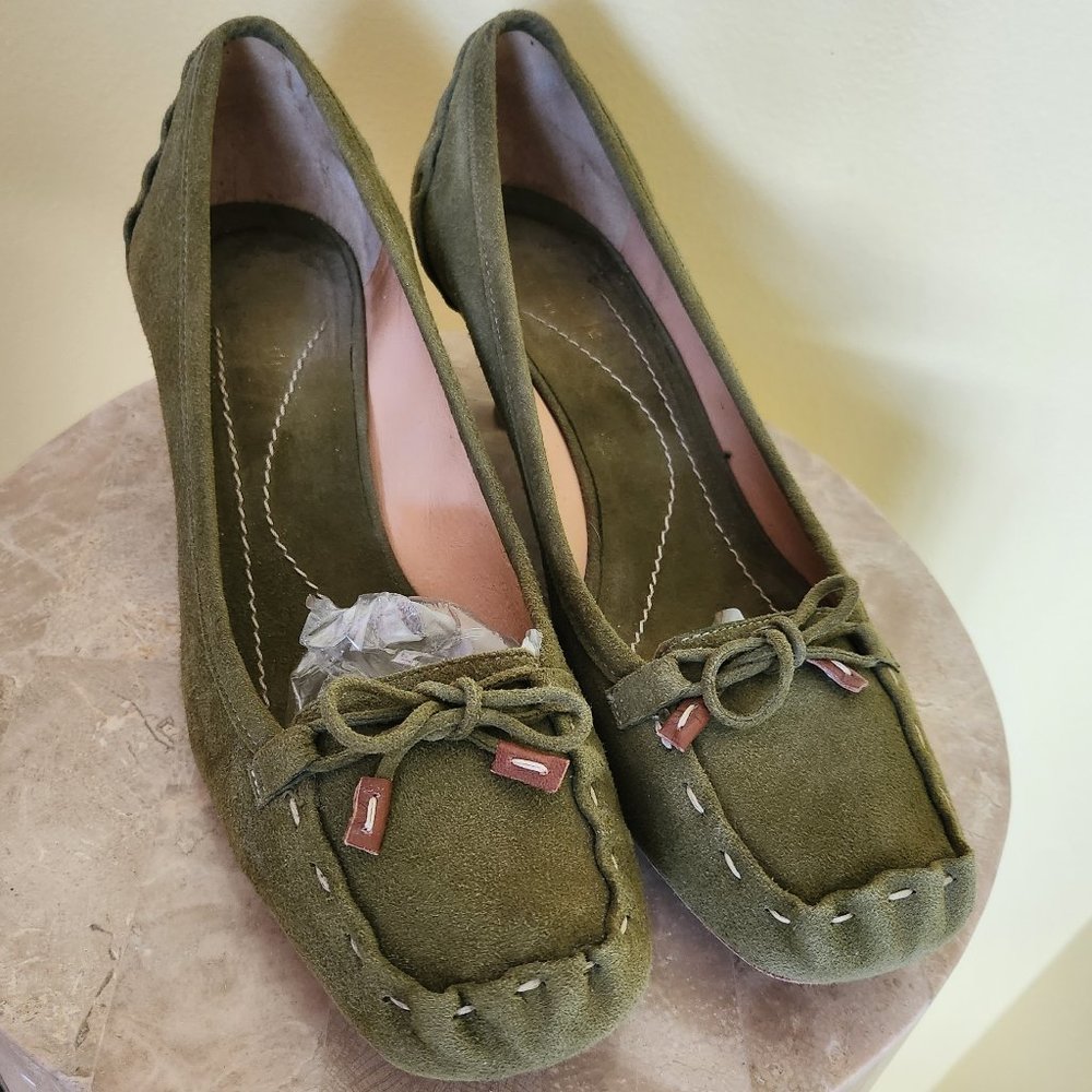 Kate Spade Vintage Whip-Stitch Deep Sage Green Suede Low-Heel Pumps 9M & Box